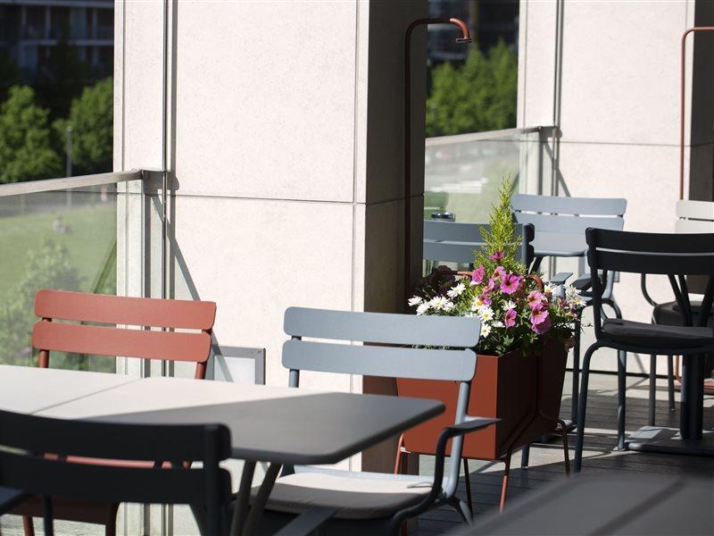 Scandic Berlin Potsdamer Platz Esterno foto "The balcony is a place for living, working, and playing."
