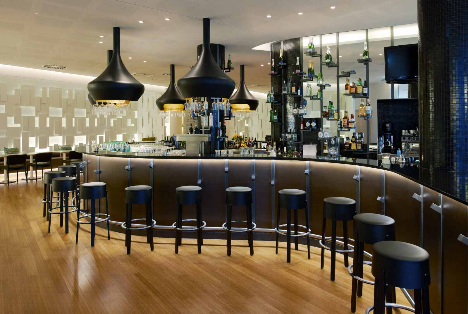 Scandic Berlin Potsdamer Platz Esterno foto The bar at the hotel